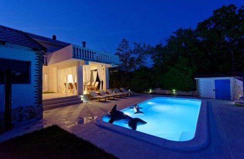 Neoric Apartment | Unique retreat - Apartment Harmony with private pool