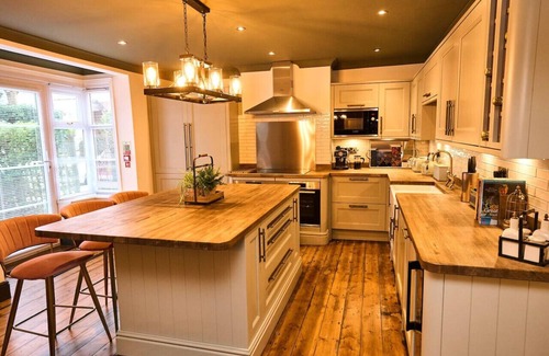 New Forest District House | Unique Retreat: Gorgeous Interiors & Garden