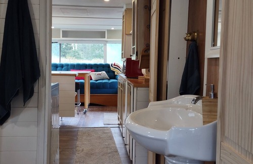Oak Harbor Cottage | Unique Retro Spartan Royal Manor Guesthouse just up the road from Sunset Beach
