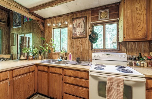 Kalama Cabin | Unique Riverfront Cabin 1 hour north of PDX