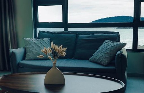 Pusat Bandar Apartment | Unique Seaview Corner Unit, JQ CityCenter, Netflix