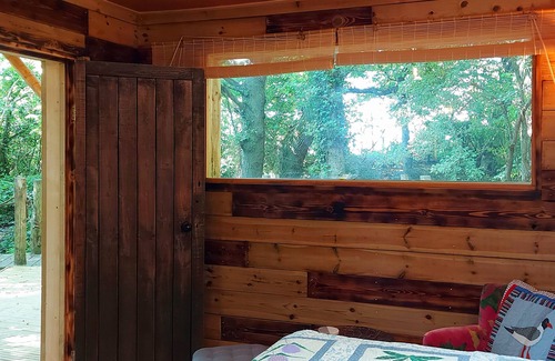 Robertsbridge Cabin | Unique 'shack' cabin, BBQ, fire pit, dog-friendly, 1066 Country High Weald AONB