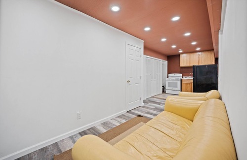Mosswood Apartment | Unique Space in Oakland Condominium