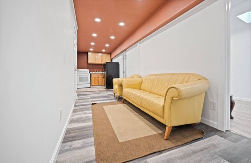 Mosswood Apartment | Unique Space in Oakland Condominium