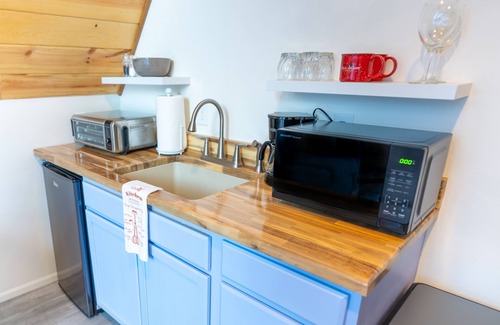 Bear Creek Cottage | Unique stay just outside of Seward, AK