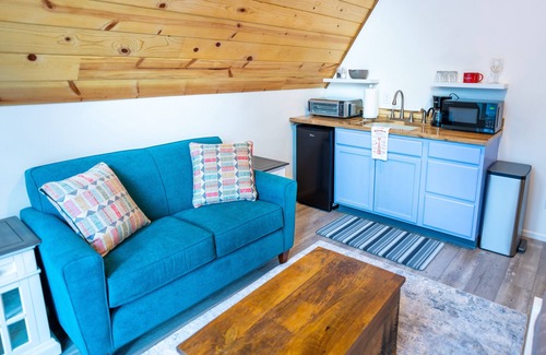 Bear Creek Cottage | Unique stay just outside of Seward, AK