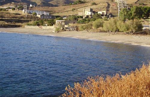 Koundouros Apartment | Unique studio by the sea