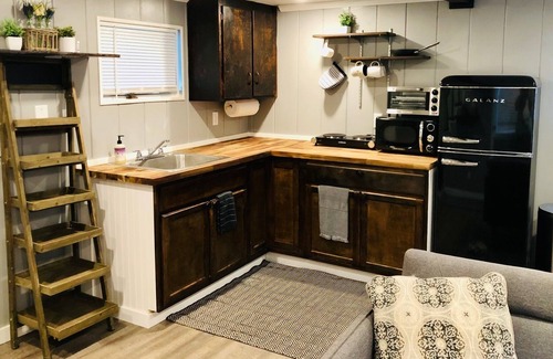 Shawnee Apartment | Unique Tiny Home near Shawnee Mission Park