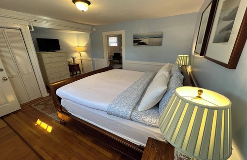 Yachting Village Hotel | Unique Townhouse Style Apartment 2 Bed/2 Bath/Full Kitchen Dog friendly on Historic Spring St.