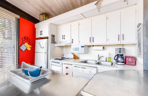 Sea Pines Condo | Unique Treehouse Haven with Marsh-Front Views & Large Deck - Walk to Beach