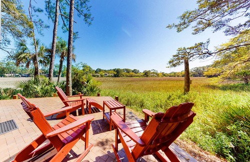 Sea Pines Condo | Unique Treehouse Haven with Marsh-Front Views & Large Deck - Walk to Beach