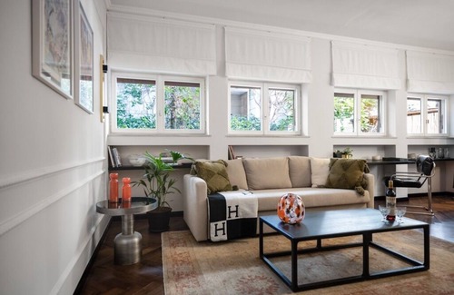 Tel Aviv City Center Apartment | Unique & Upscale Gem +BombSheltern2 Bedroom, Fully Equipped in Tel Aviv