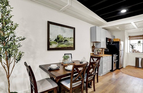 Plainfield Apartment | Unique Urban 1 Bedroom Flat, the Upper Plum