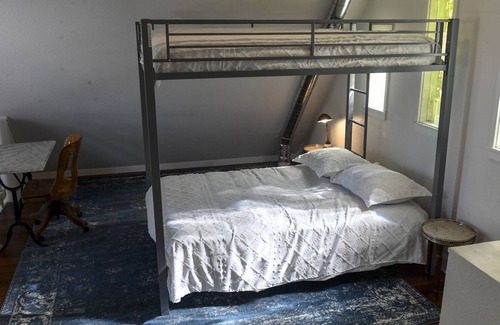 Jefferson Park Cottage | Unique Urban Carriage House with Ceder Hot Tub and Private Yard