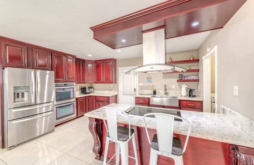 Paradise House | UNIQUE VACATION VILLA ON 30K SQ LOT WITH INDOOR HOT TUB SPA