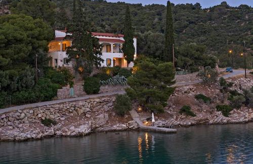Poros House | Unique Villa on the Island of Poros
