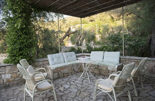 Mpogdanatika Villa | Unique Villa surrounded by the wood with POOL