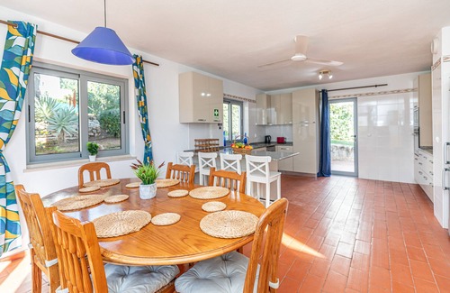 Tavira Villa | Unique villa with large private pool, large garden with complete sea view