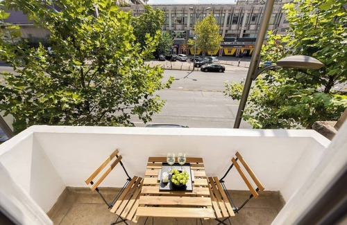 Bucharest City-Centre Apartment | Unirii Square Cozy 4BR-Apt: Modern Urban Living