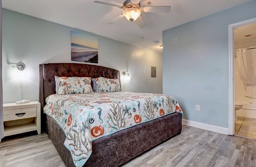 Surf City Hotel | Unit 012 at Tiffany's Motel