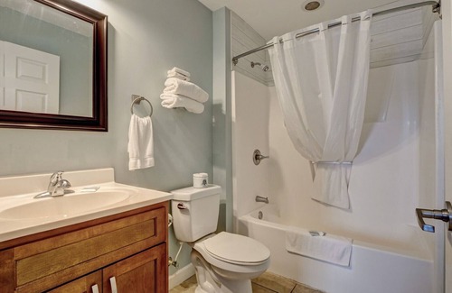 Surf City Hotel | Unit 012 at Tiffany's Motel