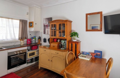 Cronulla Apartment | Unit 1 - A welcoming and cosy unit, near Wanda beach and Cronulla Golf Course