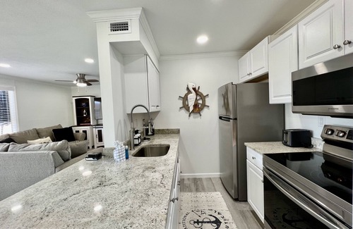 Holiday Isle Condo | Unit 1006 – Golf Course Views & Relaxing Location!