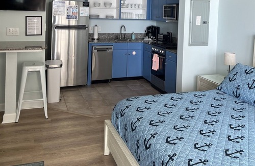 Panama City Beach Apartment | Unit #1006 - Same Floor Reserved Parking, Amazing Views of Gulf & LaGoon Pool