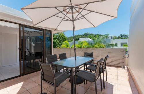 Port Douglas Apartment | Unit 15 @ Tropical Reef: 2 mins to Four Mile Beach