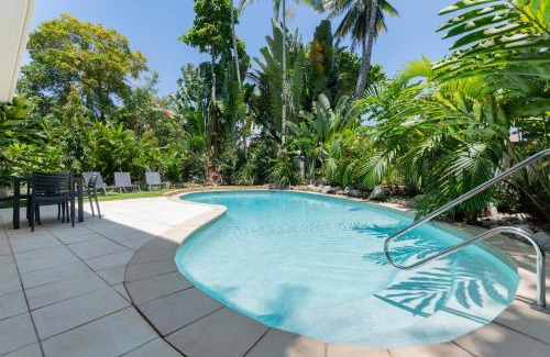 Port Douglas Apartment | Unit 15 @ Tropical Reef: 2 mins to Four Mile Beach