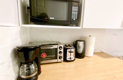 Cote-Des-Neiges—Notre-Dame-De-Grace Apartment | Unit 2 bedrooms, 15 minutes to Downtown Montréal