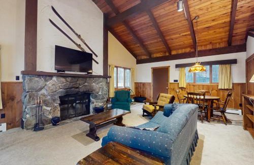 Killington House | Unit 2 - Retro Ski Chalet