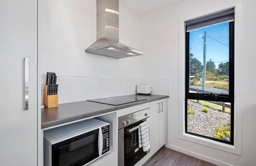 Scamander Apartment | Unit 2 - Stunning Views - Scamander Lifestyle!