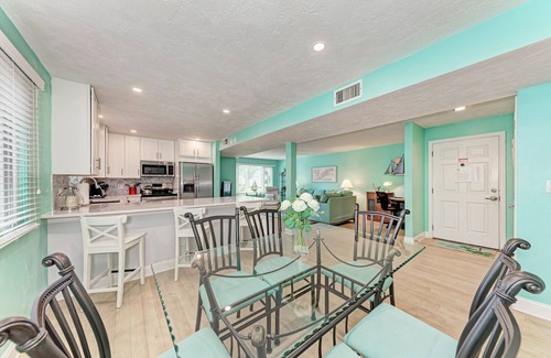 Longboat Key Condo | Unit #210 Sand Cay Beach Resort Pool and Garden View
