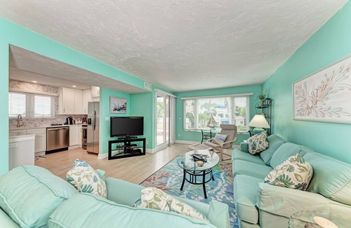 Longboat Key Condo | Unit #210 Sand Cay Beach Resort Pool and Garden View