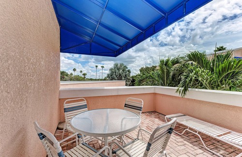 Longboat Key Condo | Unit #210 Sand Cay Beach Resort Pool and Garden View