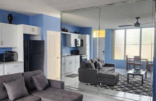 Orange Grove Condo | Unit # 32nCozy condo stay
