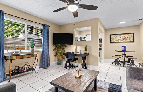 Middle River Terrace Apartment | Unit 4 - Cozy apartment in Fort Lauderdale