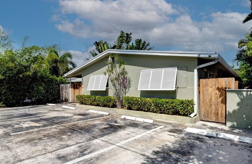 Middle River Terrace Apartment | Unit 4 - Cozy apartment in Fort Lauderdale