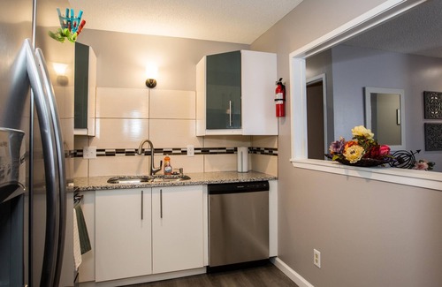 Overland Park House | Unit 4: Cute and affordable 3BDR duplex in Overland Park for up to 10 people!