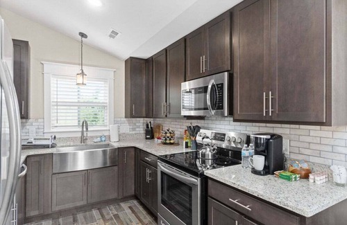 Clarksville Condo | Unit #5 638 Madison St