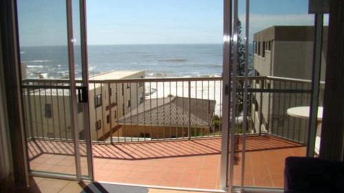 Caloundra Apartment | Unit 5 Sanctuary Shores, Kings Beach - Free Wifi!