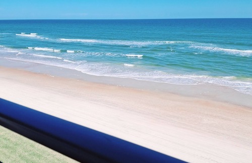 Bridgeport Heights Condo | Unit 502 - Beachfront 1 King Bedroom 1 Bath - Sleeps 6