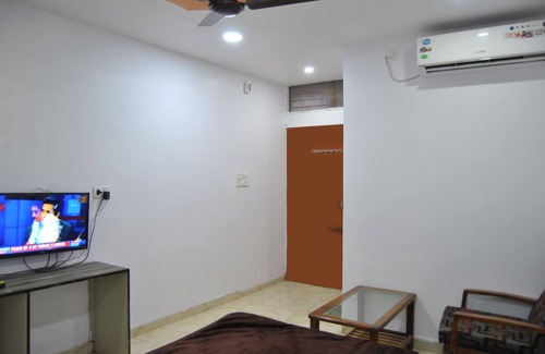 Jabalpur House | Unit 6 Beautiful and clean rooms to stay