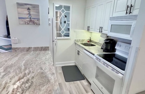 Northeast Virginia Beach Apartment | Unit 604 - Unit 604 - Modern Beach Vibes Oceanfront Living