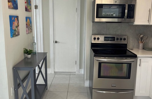 Lake Worth Apartment | Unit A - Newly Remodeled Apartment Close to everything!