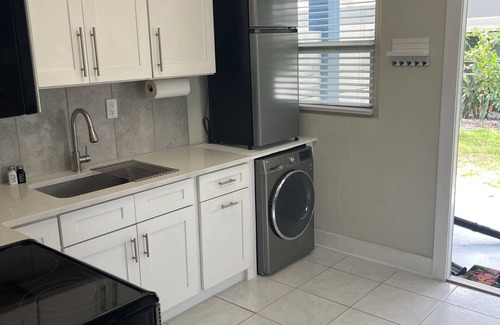 Lake Worth Apartment | Unit A - Newly Remodeled Apartment Close to everything!