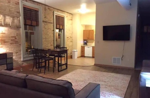 Westown Apartment | Unit B- Large Condo w/Patio/Old World 3rd+Fiserv