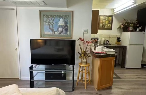 Centerville House | Unit C - The Hideaway