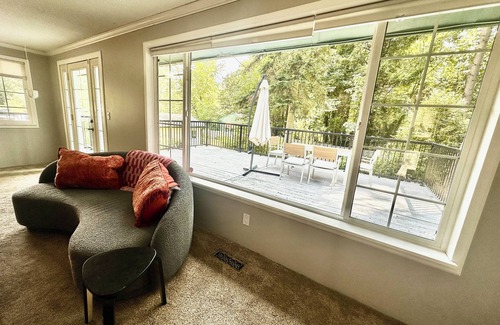 Federal Way House | Unit surrounded by treesnWasher and Dryer + Pet friendly!
